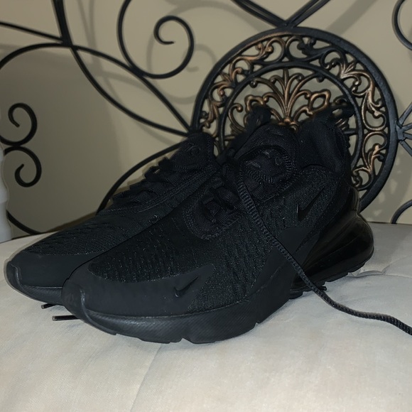 Nike AirMax tennis shoes - Picture 2 of 6